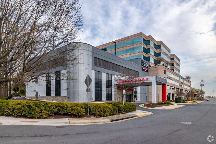 8230 Leesburg Pike, Vienna, VA à louer - Photo du bâtiment - Image 2 de 5