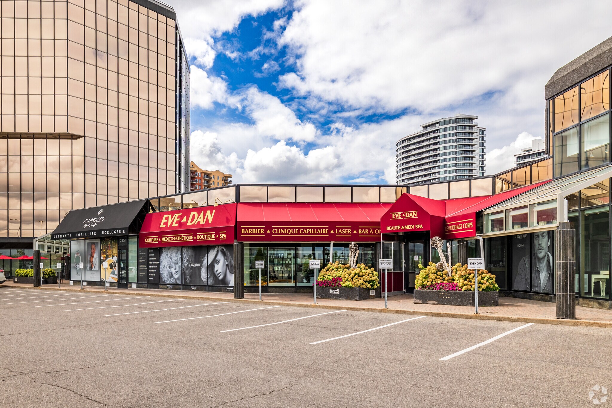 2504-2528 Boul Daniel-Johnson, Laval, QC for lease Primary Photo- Image 1 of 5