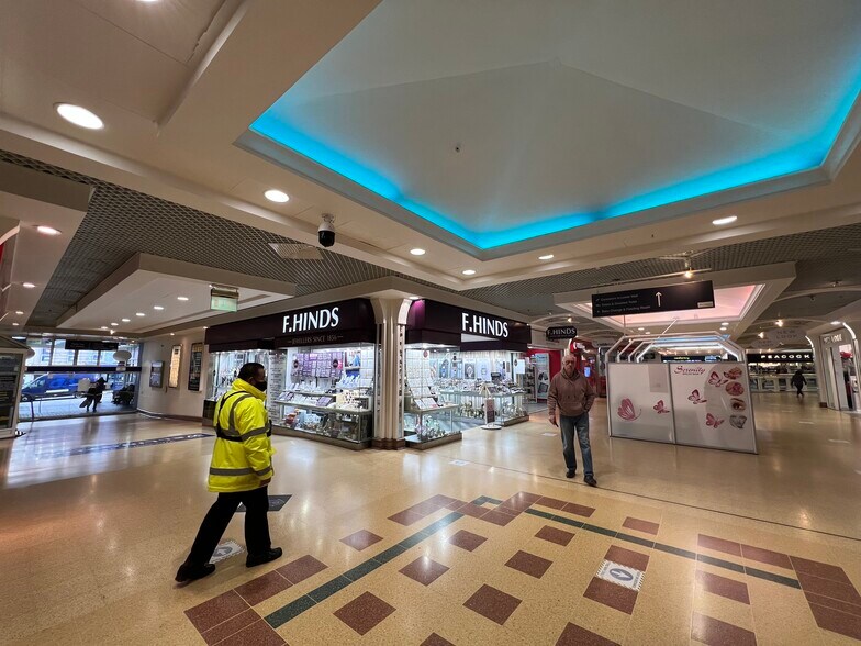 Wellington St, Aldershot à louer - Photo du bâtiment - Image 3 de 11