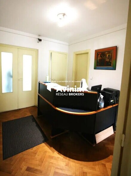 Flex in Marseille for sale - Interior Photo - Image 2 of 10