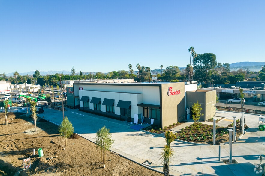 1701 N Tustin Ave, Santa Ana, CA for sale - Primary Photo - Image 1 of 6