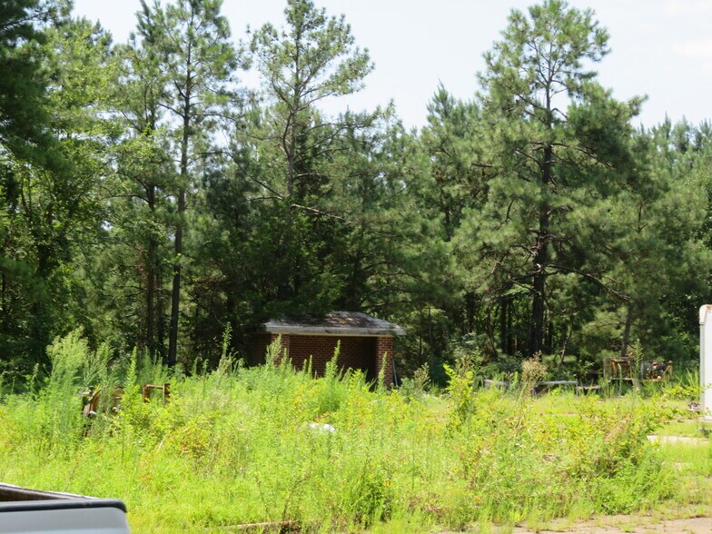 6104 Plane Dr, North Dinwiddie, VA for sale - Building Photo - Image 2 of 11