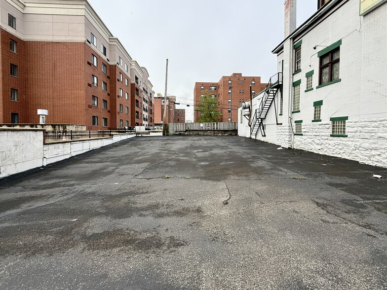 5242 Baum Blvd, Pittsburgh, PA à vendre - Photo du bâtiment - Image 3 de 14