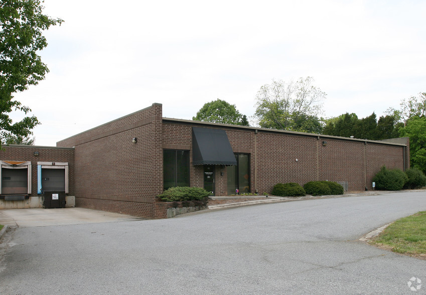 502 Old Thomasville Rd, High Point, NC for sale - Building Photo - Image 2 of 8