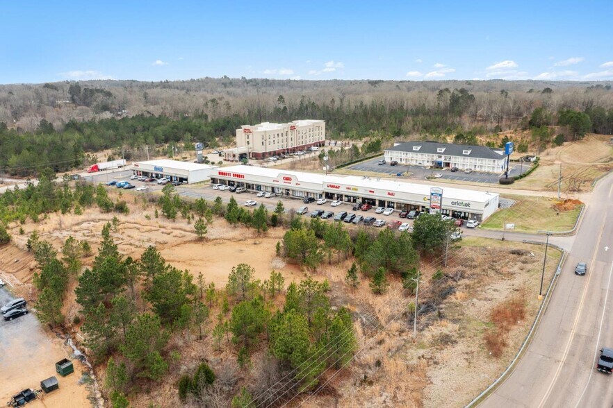 1550 Jameson Dr, Grenada, MS à louer - Photo du bâtiment - Image 3 de 8