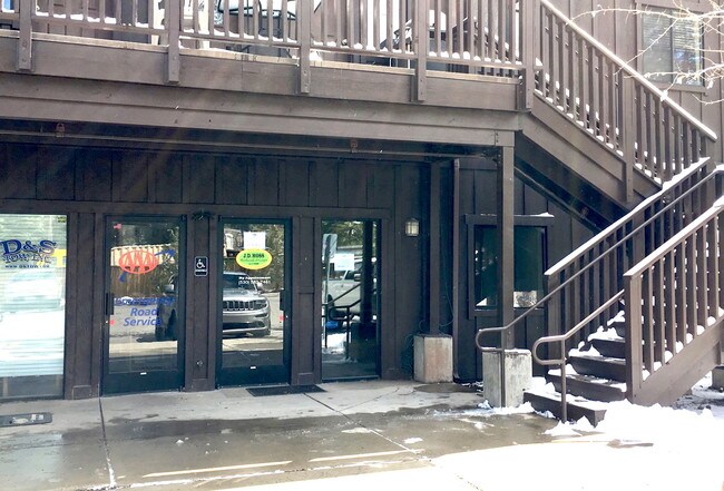 Plus de détails pour 12000 Pioneer Trl, Truckee, CA - Commerce de détail à vendre