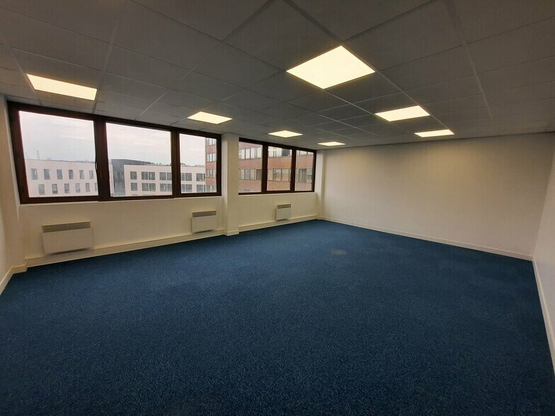 Office in Rouen for lease - Interior Photo - Image 3 of 14