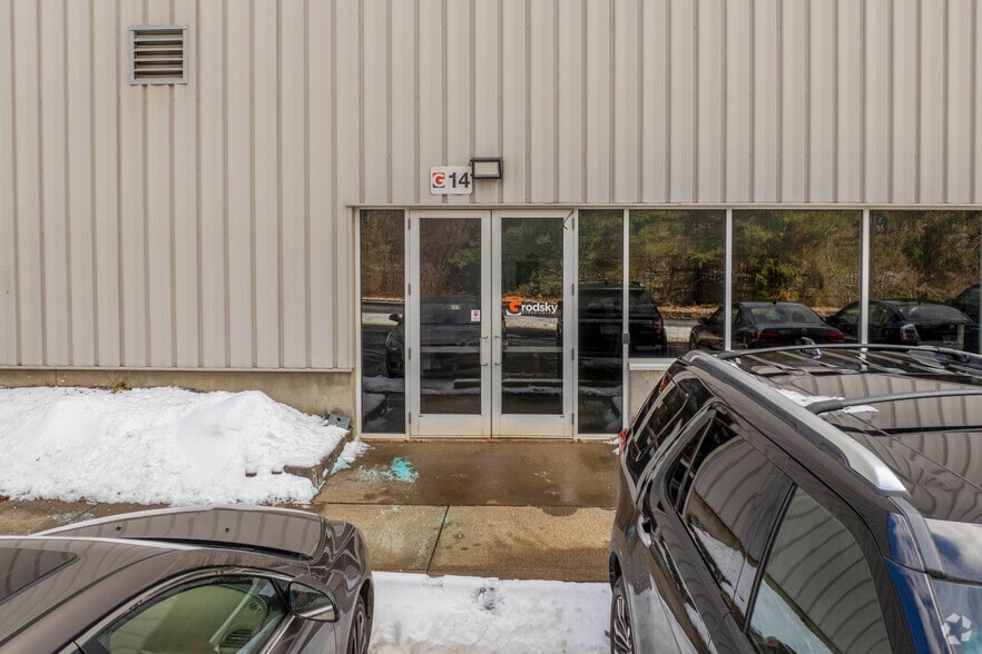 6-10 Lego Way, Enfield, CT for lease - Building Photo - Image 3 of 5