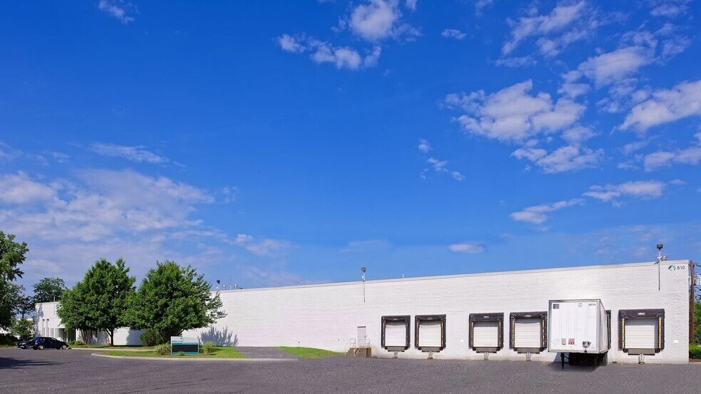 525 Dell Rd, Carlstadt, NJ à louer - Photo du bâtiment - Image 3 de 14