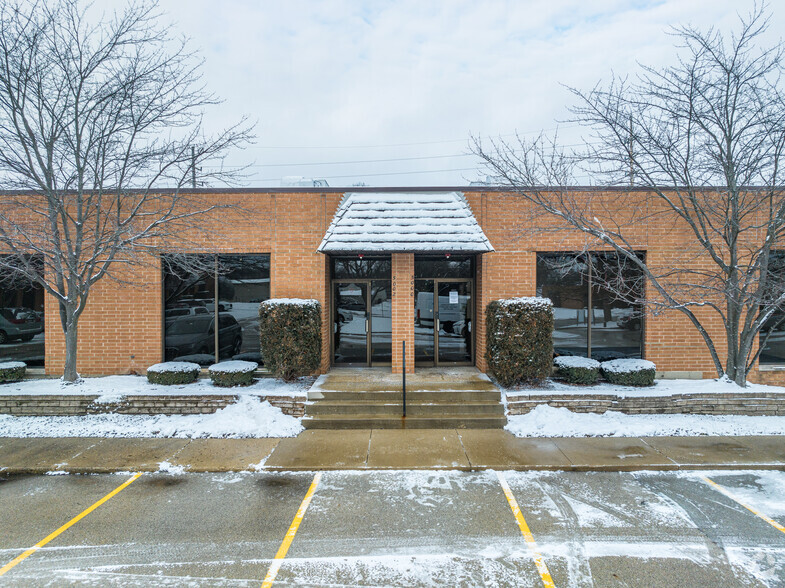 5000-5014 Chase Ave, Downers Grove, IL for lease - Building Photo - Image 2 of 6