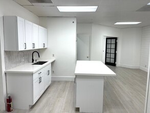 24404 S Vermont Ave, Harbor City, CA à louer Photo intérieure- Image 1 de 7