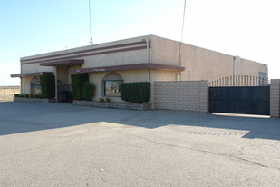 45730 Division St, Lancaster CA - Entrepôt