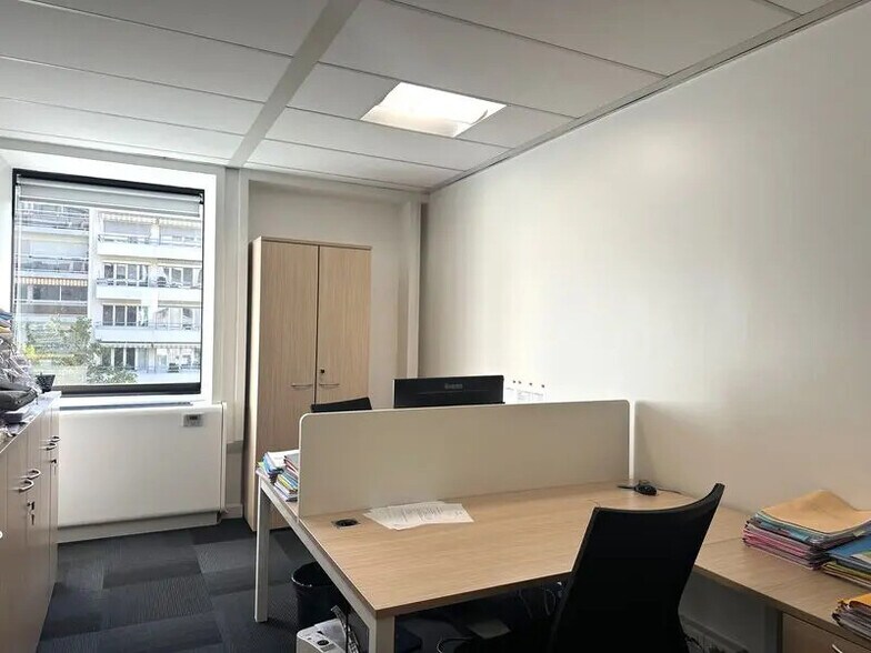 Office in Lyon for lease - Building Photo - Image 3 of 7