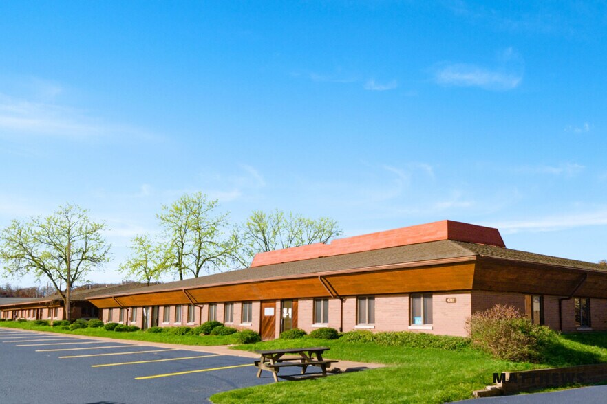 4703 44th St, Rock Island, IL à vendre - Photo du bâtiment - Image 2 de 4