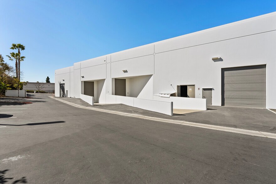 6749 Top Gun St, San Diego, CA à louer - Photo du bâtiment - Image 3 de 9