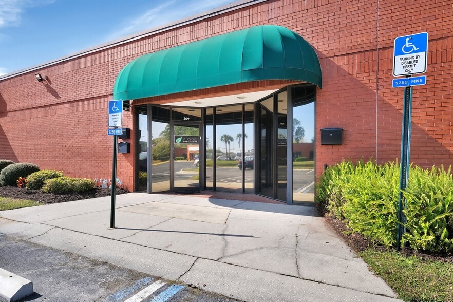 4613 Philips Hwy, Jacksonville, FL à louer - Photo du bâtiment - Image 2 de 14