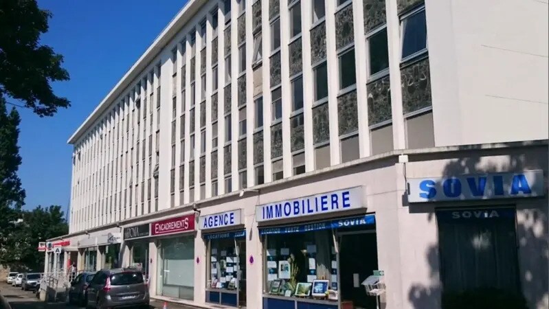 Office in Le Chesnay-Rocquencourt for lease Building Photo- Image 1 of 2