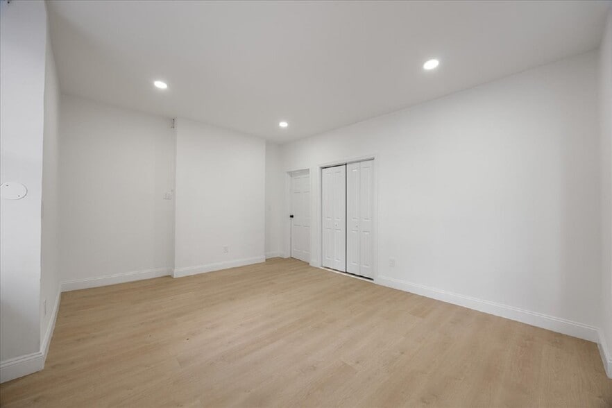 95 Buena Vista Ave, Yonkers, NY à vendre - Photo du bâtiment - Image 2 de 19