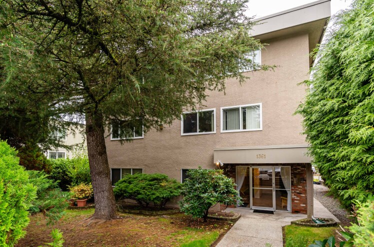 1361 Martin St, White Rock, BC à vendre - Photo principale - Image 1 de 1