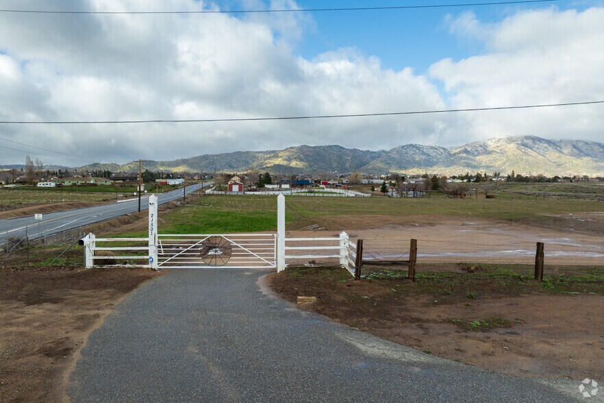 21501 Tucker Rd, Tehachapi, CA à vendre - Photo du bâtiment - Image 3 de 30