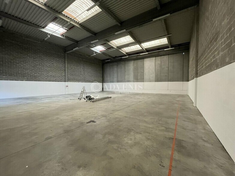 Flex in Moissy-Cramayel for lease - Building Photo - Image 3 of 9