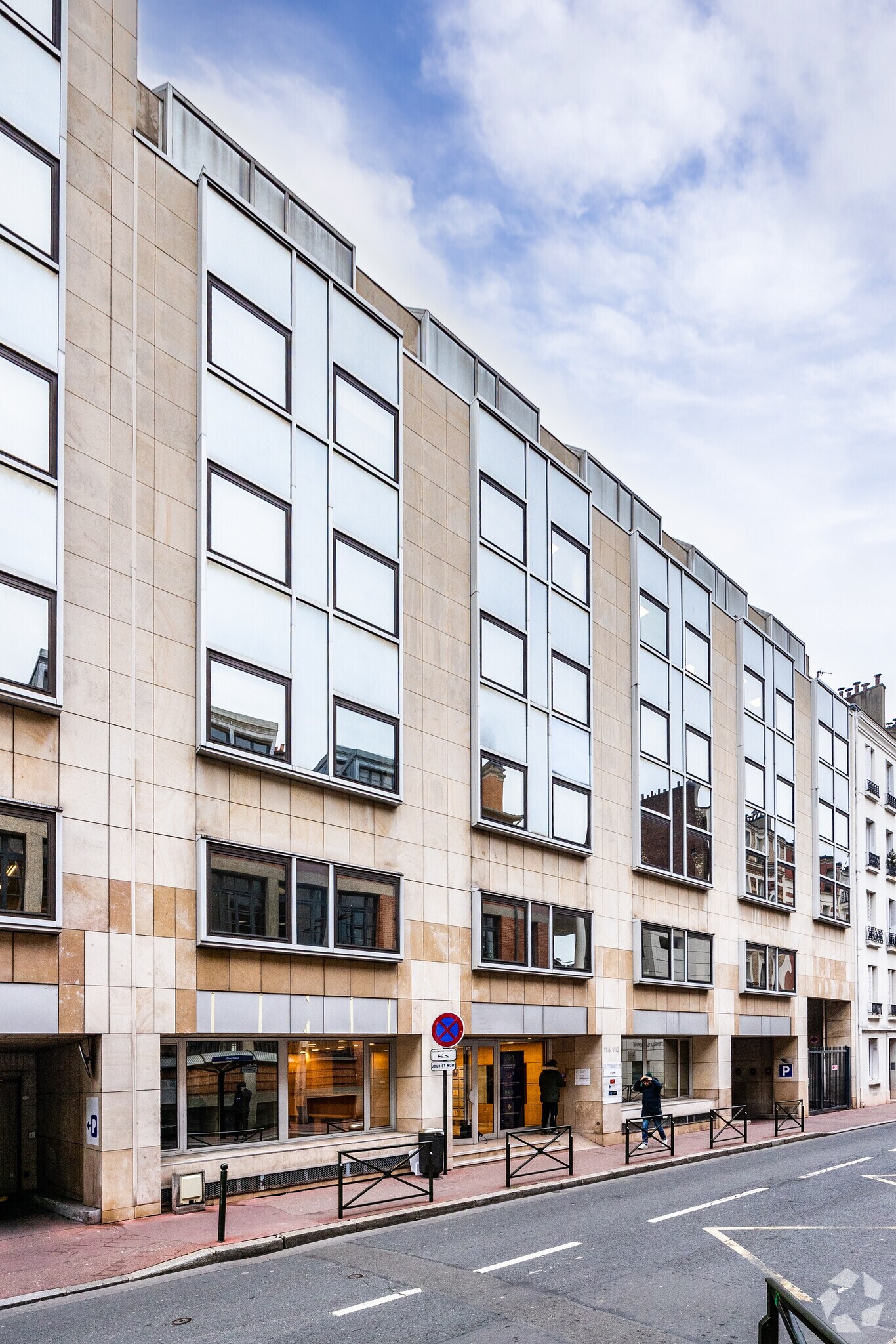 110 Rue Jules Guesde, Levallois-Perret à louer Photo du bâtiment- Image 1 de 3