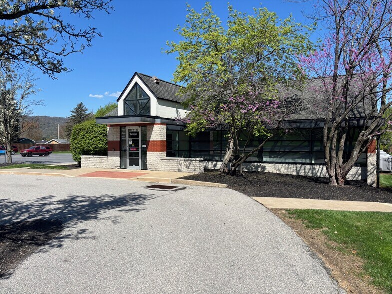 819 E Bishop St, Bellefonte, PA à vendre - Photo du bâtiment - Image 2 de 4