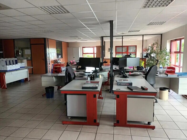 Flex in Oudalle for lease - Interior Photo - Image 2 of 4