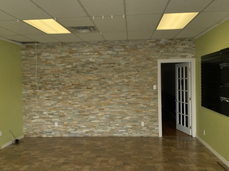 1730-1758 Montreal Rd, Ottawa, ON for lease - Interior Photo - Image 3 of 10