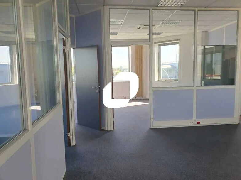 Bureau dans Poissy à louer - Photo intérieure - Image 2 de 9