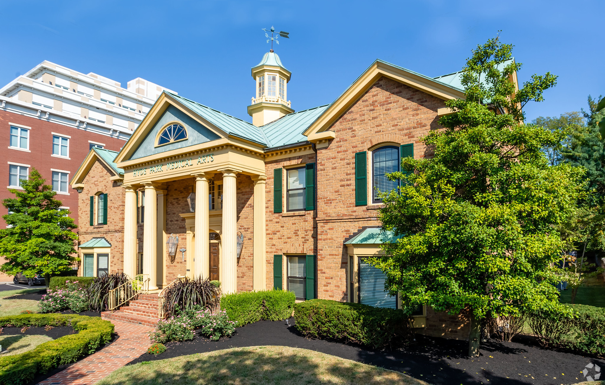 2752 Erie Ave, Cincinnati, OH for lease Primary Photo- Image 1 of 8