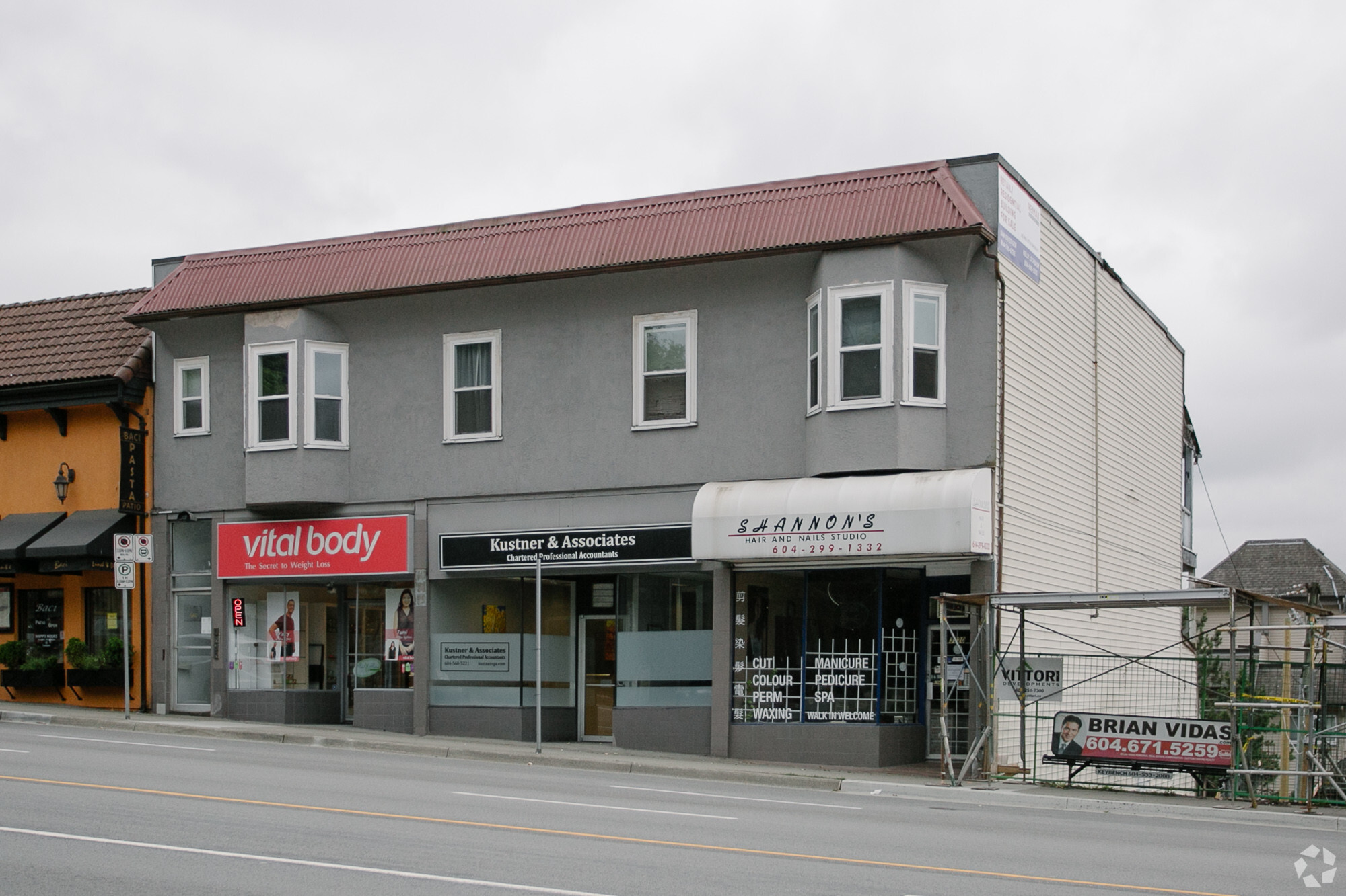 3720-3726 E Hastings St, Burnaby, BC à vendre Photo principale- Image 1 de 1