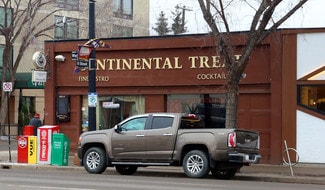 Plus de détails pour 10560 82nd Ave NW, Edmonton, AB - Commerce de détail à vendre