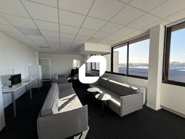 Bureau dans SAINT-OUEN-L'AUMONE à louer - Photo intérieure - Image 2 de 18