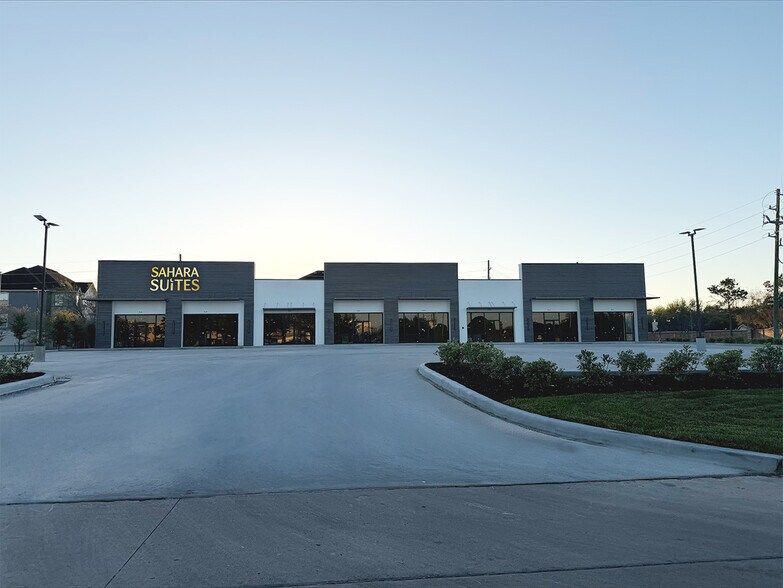 7015 Grand Mission Blvd, Richmond, TX à louer - Photo du bâtiment - Image 1 de 1