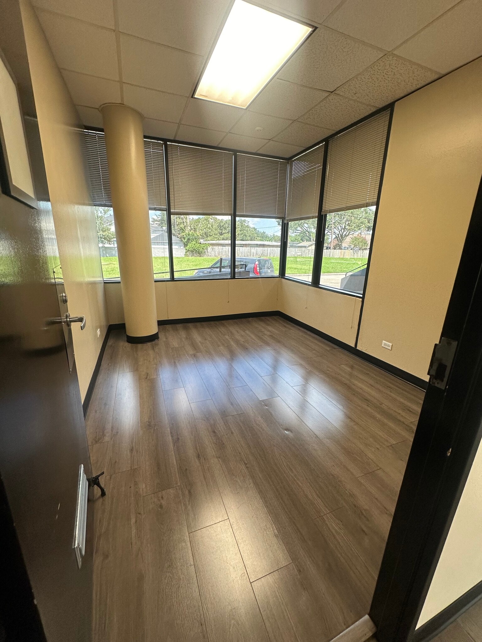 8121 Broadway St, Houston, TX for lease Interior Photo- Image 1 of 3