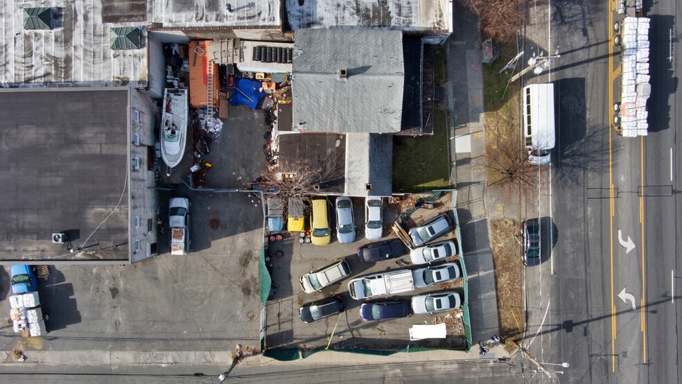 351 Hempstead Tpke, Elmont, NY for sale - Building Photo - Image 3 of 16