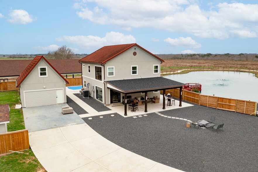 10867 Highway 36 S, Wallis, TX for sale - Primary Photo - Image 1 of 13