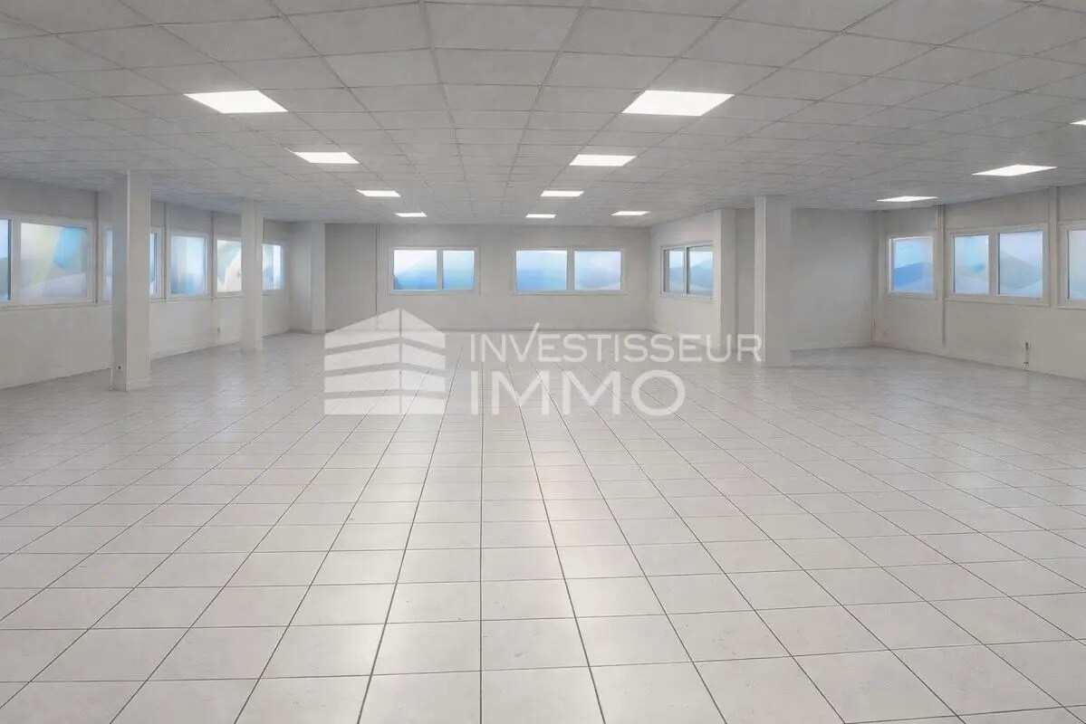 Flex in Villeneuve-la-Garenne for lease Interior Photo- Image 1 of 9