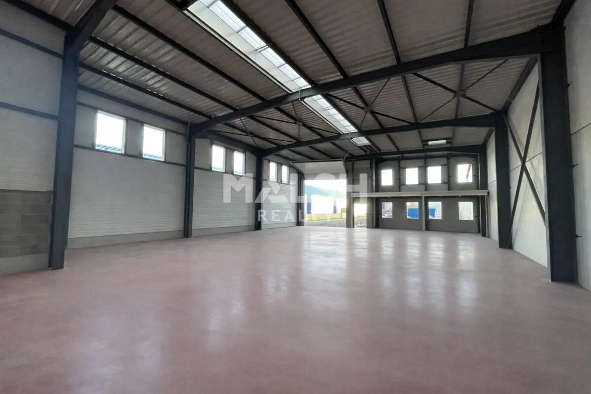 Office in OULLINS-PIERRE-BÉNITE for lease Interior Photo- Image 1 of 5