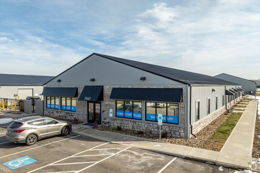 7840 Tyler Blvd, Mentor, OH à louer - Photo principale - Image 1 de 5