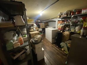 Retail in Barcelona, Barcelona for lease Interior Photo- Image 2 of 6