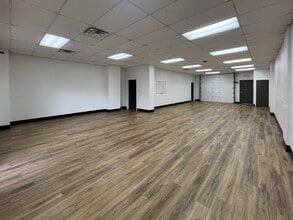 6279 W Wedington Dr, Fayetteville, AR for lease Interior Photo- Image 1 of 5