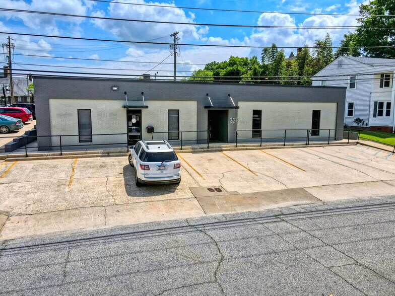 221 W Laurens St, Laurens, SC à vendre - Photo du bâtiment - Image 1 de 24