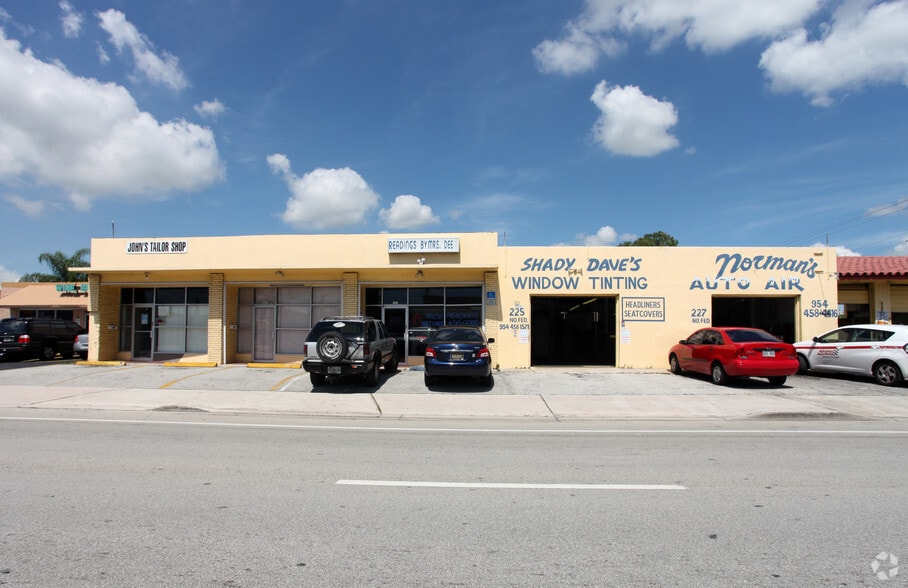 219-225 N Federal Hwy, Hallandale Beach, FL for lease - Primary Photo - Image 1 of 8