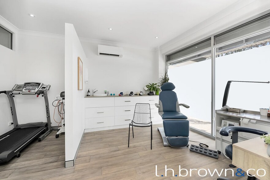 120 Cahors Rd, Padstow for sale - Interior Photo - Image 3 of 5