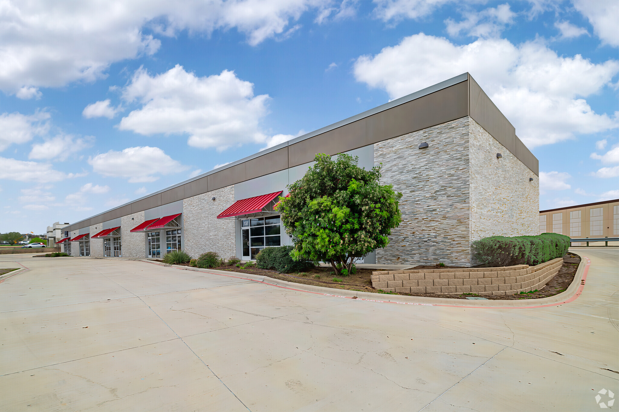 1740 Universal City Blvd, Universal City, TX for lease Building Photo- Image 1 of 11