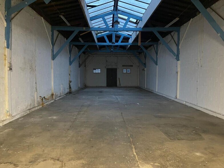 Industrial in Montreuil for lease - Interior Photo - Image 2 of 3