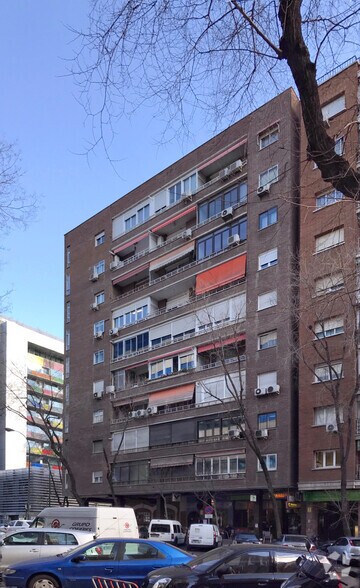 Commerce de détail dans Madrid, Madrid à louer - Photo du bâtiment - Image 1 de 1