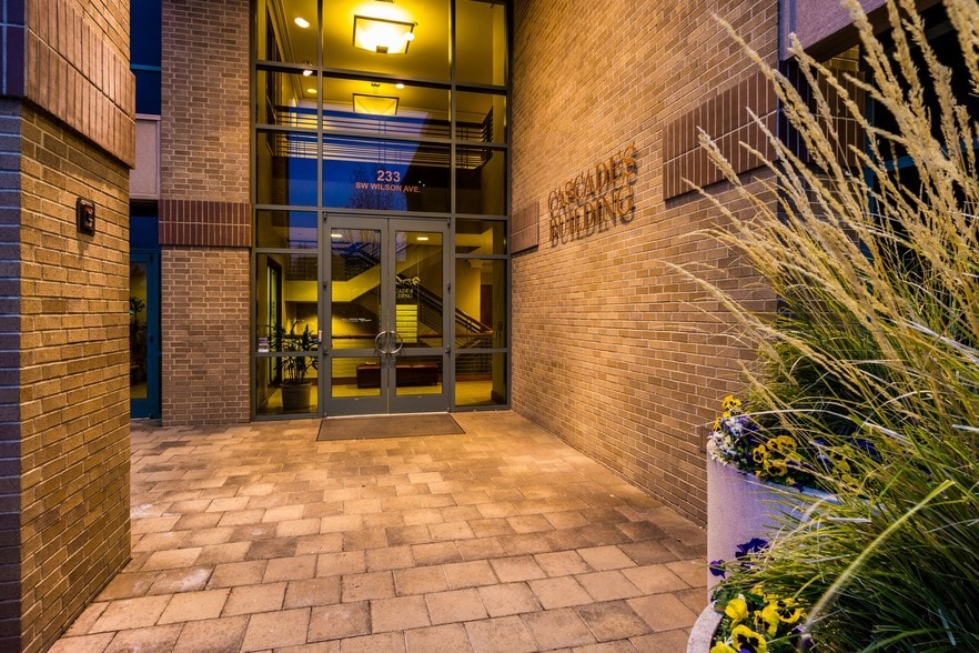 233 SW Wilson Ave, Bend, OR à louer - Photo du bâtiment - Image 3 de 15